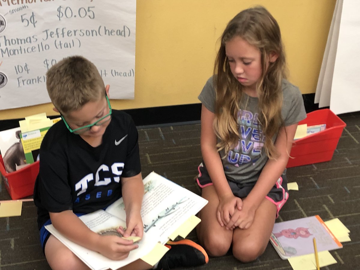 McCarthy_Crew2's tweet photo. Rolling up our sleeves to figure out tricky words! #bsecubs #bettertogether #risdlearns https://t.co/XXm1x7OjI0
