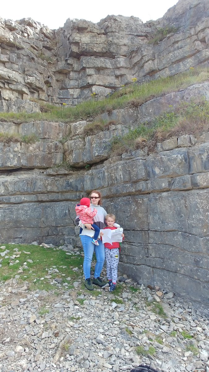 HannahR65552340's tweet photo. @TheGriffNews Gwyn ... fossil hunting on the #GreatOrme
#ExtremeReading #GriffCompetition https://t.co/mF5kXuP8B5