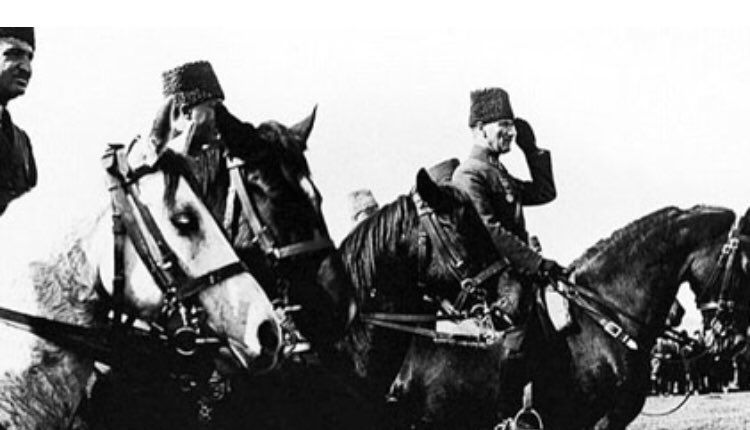 Başkomutan Gazi M.Kemal Atatürk ve silah arkadaşlarına sonsuz saygılarımızla... 30 Ağustos Zafer Bayramı kutlu olsun #30Ağustos