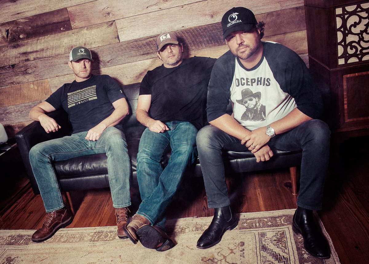 Looking forward to another Farm Tour with <a href="/LukeBryanOnline/">Luke Bryan Test</a> and my <a href="/ThePeachPickers/">The Peach Pickers</a> buddies <a href="/RhettAkins/">Rhett Akins</a> and <a href="/DallasDavidson_/">Dallas Davidson</a>  Y’all come on!