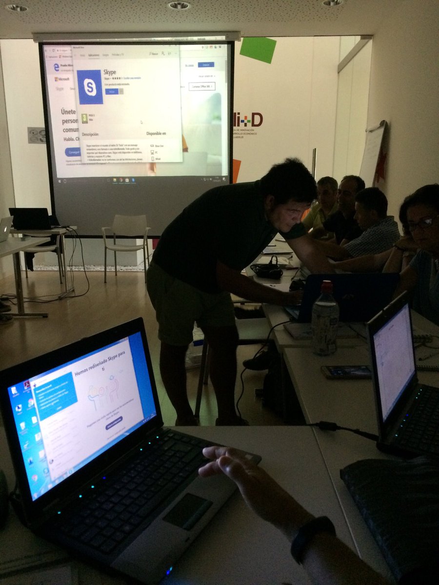 LSenior2018's tweet photo. La entrevista por #Skype ya no supone ningún obstáculo para nuestro equipo. Interesante y provechoso el taller que nos ha impartido hoy nuestro compañero @tayete Gracias !!! https://t.co/8kqqYT09pJ @Lanzaderas_EES @FundacionSMLRPH @AyuntamientoVLL @INNOLID https://t.co/TxOOeWMjyZ