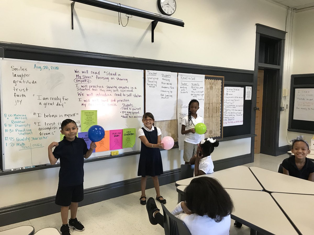 DeLong3rdgrade's tweet photo. Happy House Day! The kiddos found out what house they belong to for the year and created goals for their best teamwork to win house points!!! #PLignightthelight https://t.co/fNMAApIzlZ