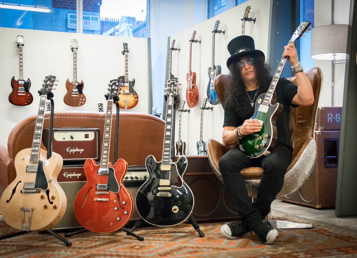gibsonguitar's tweet image. Some guy stopped by the London Showroom, he had a cool hat, so we let him in 😉 @slash #gibson #gibsonambassador #onlyagibsonisgoodenough