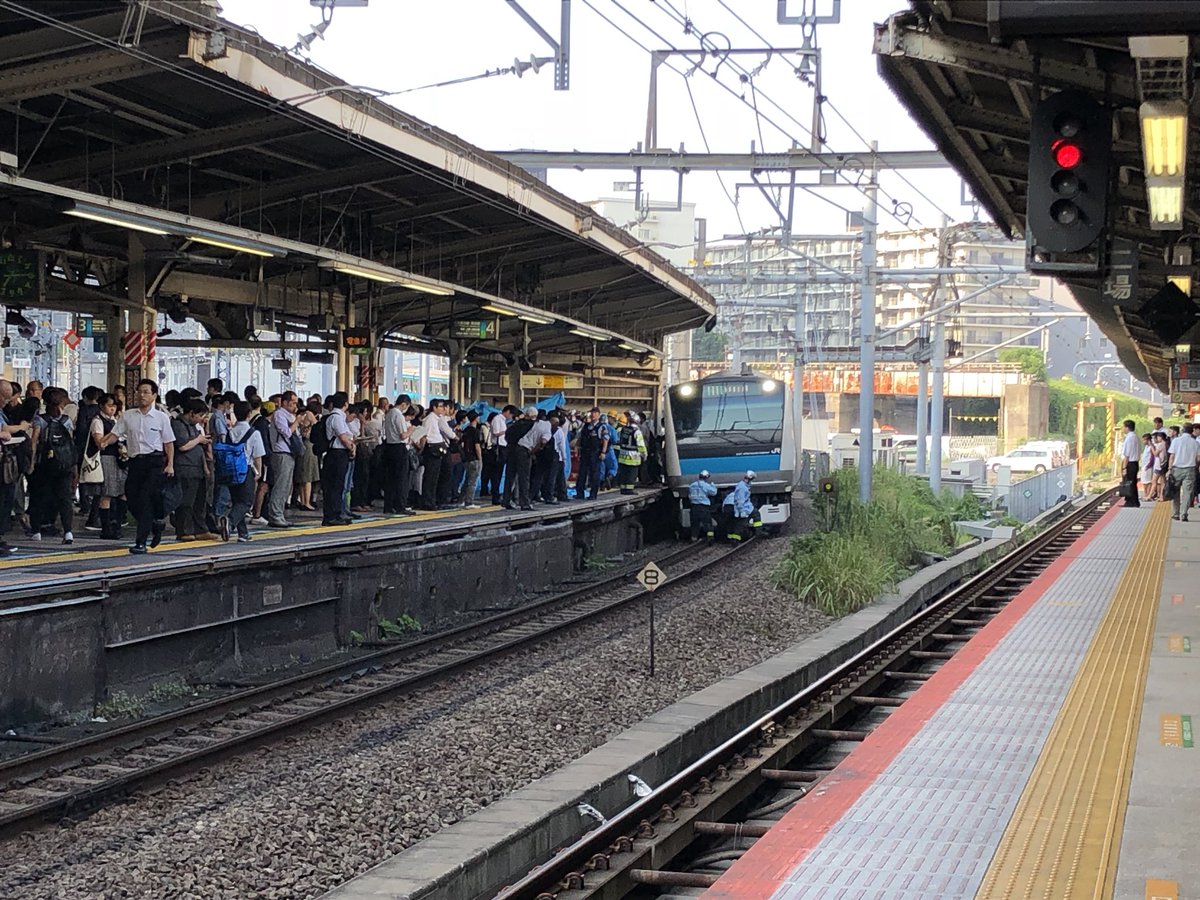 横浜駅で飛び込み自殺の人身事故が起きた現場の画像