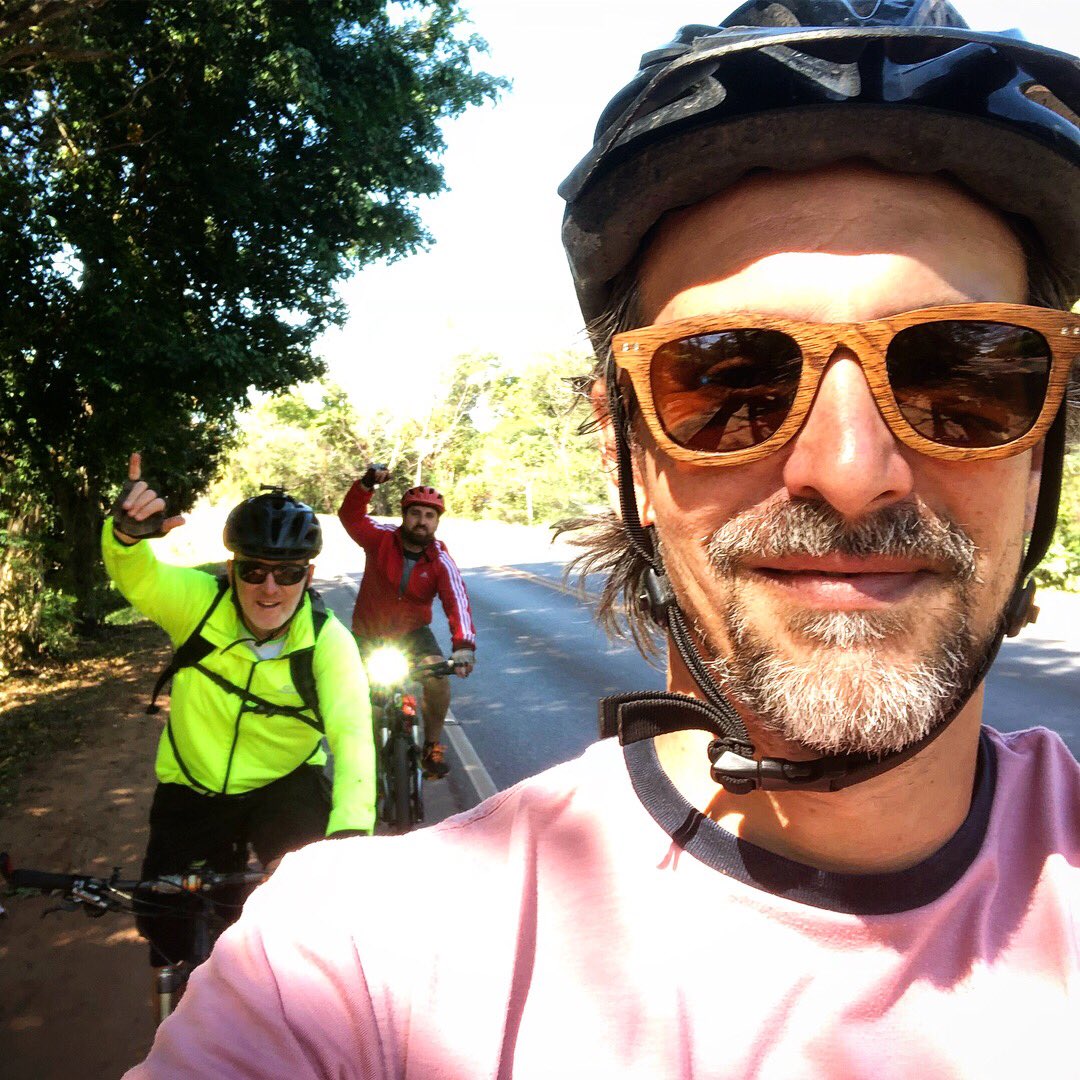 PetaRuger's tweet photo. ¡Fuimos por la Bicisenda hasta encontrar Frutillas con @JeroBuman y @srparrillapy! Musicalizados por @mauriro #EnElHornoConPeta #Bicisenda #Paraguay #Frutillas #HechoEnParaguay #TurismoInterno #Comimos #NosDivertimos #Bici
Vean el vídeo en https://t.co/TbUXG6vR6T https://t.co/xDd6rBe86n