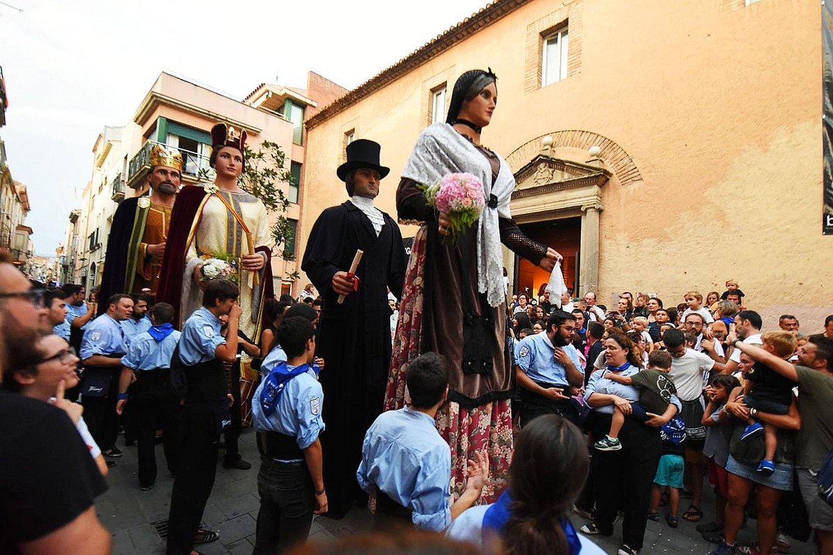 gegantsgra's tweet photo. Després d'una multitudinària rebuda amb el Va de Rams els Gegants de la Ciutat ja descansen a l'Ajuntament! #fotobib #gegantsgra #granollers
📷 Toni Torrillas https://t.co/rHfpIQsx2U