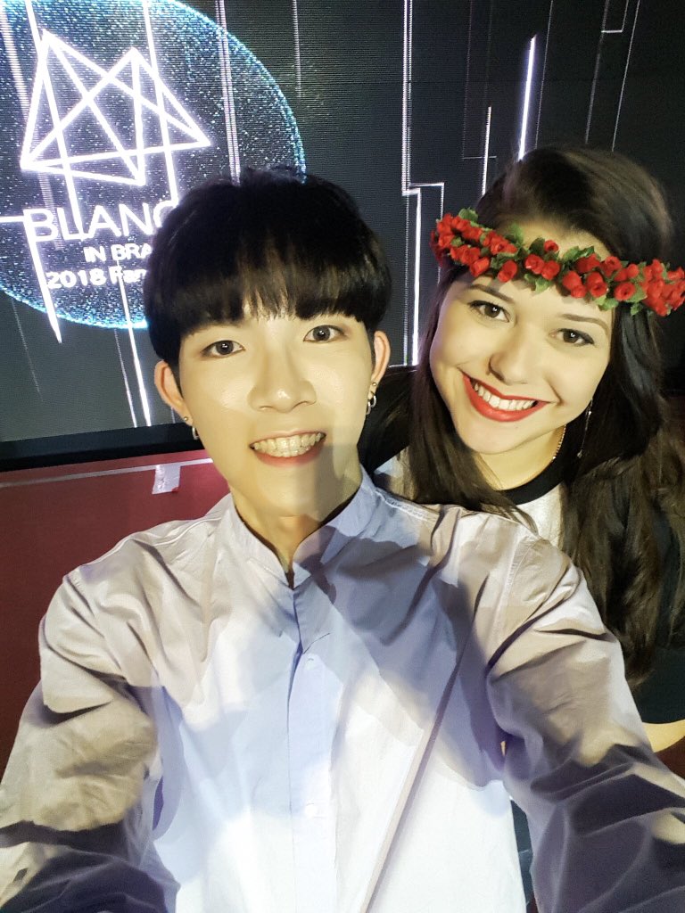 helloblanc7's tweet photo. 오늘은 특별한 날입니다. 생일은 축하의 날이며, 나 자신에게 말을 멈추고이 사진을 다시 보여줄 수는 없습니다
#HappyDLDay #HappyDangerousLoveDay #TakeOff #BLANC7 #DL @BLANC7_DL @BLANC7_official 🇧🇷 https://t.co/NSr4tX38F0