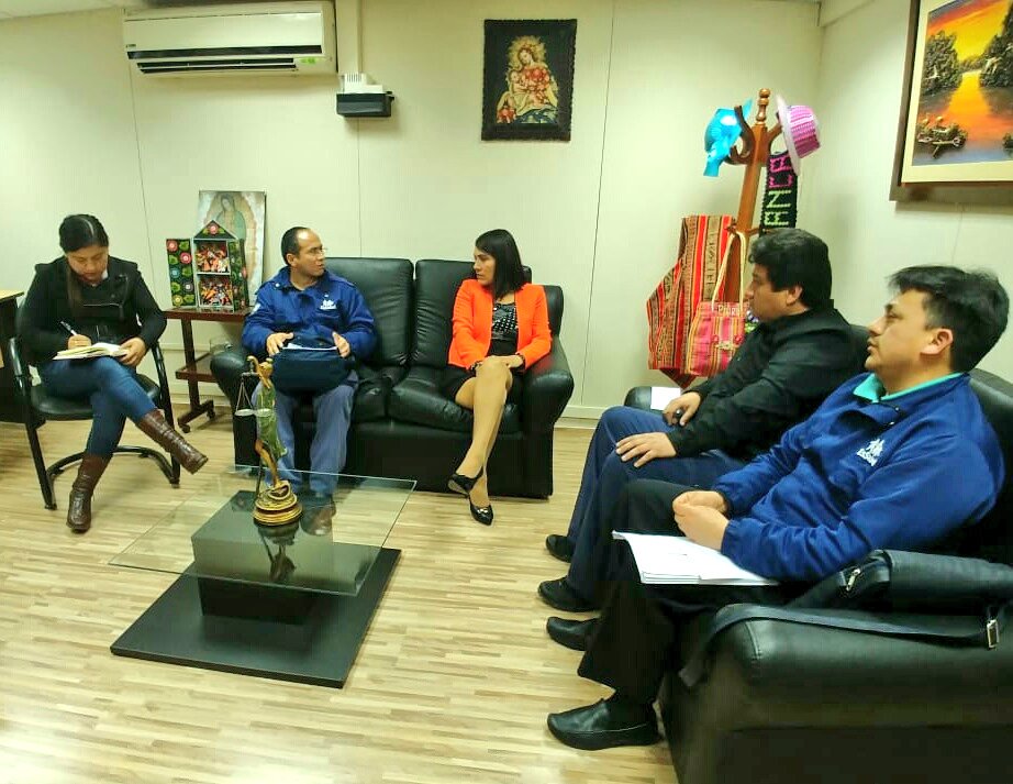 msalazarcongres's tweet photo. Reunión con representantes del #CruenEsSalud para conocer la problemática que vienen pasando por la posible DESACTIVACIÓN Y DESPLAZAMIENTO del personal de @EsSaludPeru.

Solicitaré informe a instancias correspondientes para poder solucionar este problema.

#MiliConElCruenEsSalud https://t.co/gruCIkidUn