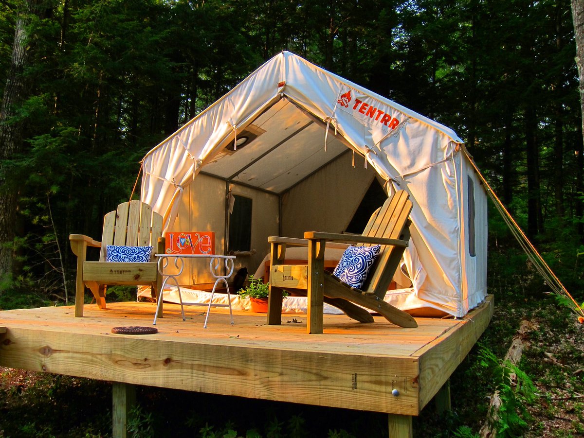 Topo_Pino's tweet photo. That golden hour glow.✨🧡✨
.
.
. 
#topopino #tentrr #mountainoasis #glamping #wanderlust #magichour #comfycamping #instaadventure #whitemountains #goldenhour #mtwashingtonvalley #travelnewengland #newhampshire #offthegrid #weekendgetaway #hikerhaven #mountainair @tentrr https://t.co/MrfVdGXP2b