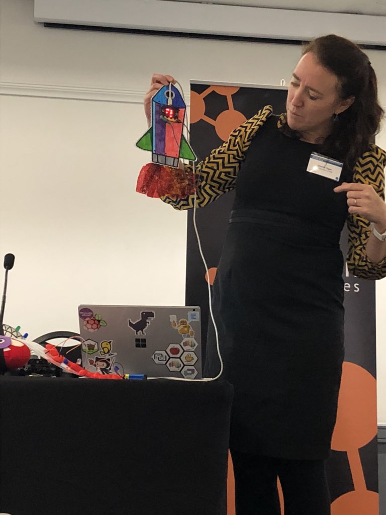 AimeeHi62927840's tweet image. Can’t wait to use my micro:bit with my year 3 class  #unpackingcoding @CriterionConfs @hogesonline