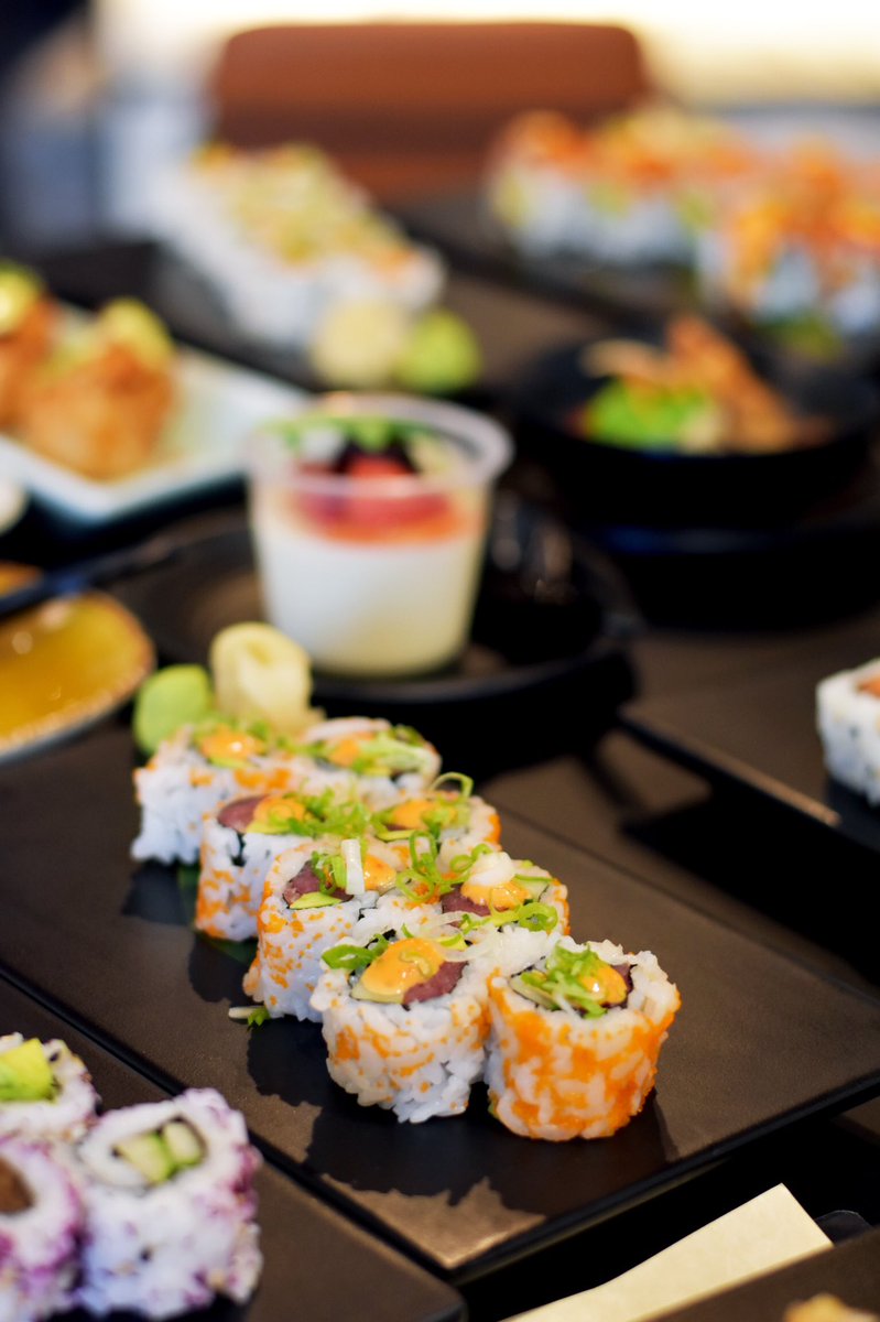 TaboSushi's tweet photo. Wednesday mood = a little bit spicy with a side of sweet #spicytunaroll #pannacotta #matcha #keeponrollin #tabotogo https://t.co/GipZIMLS2g