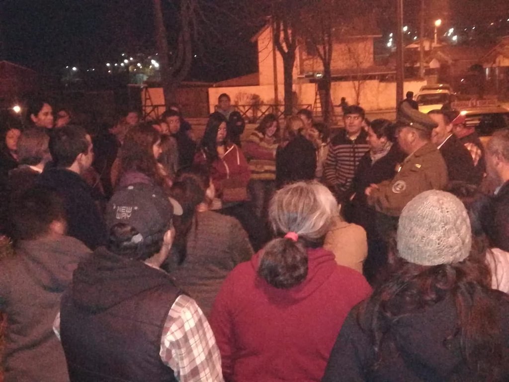 MachaliSeguro's tweet photo. Reunión con el Alcalde Urrutia y vecinos del sector El Llano #MachaliSeguro https://t.co/bEKGu5oGpN