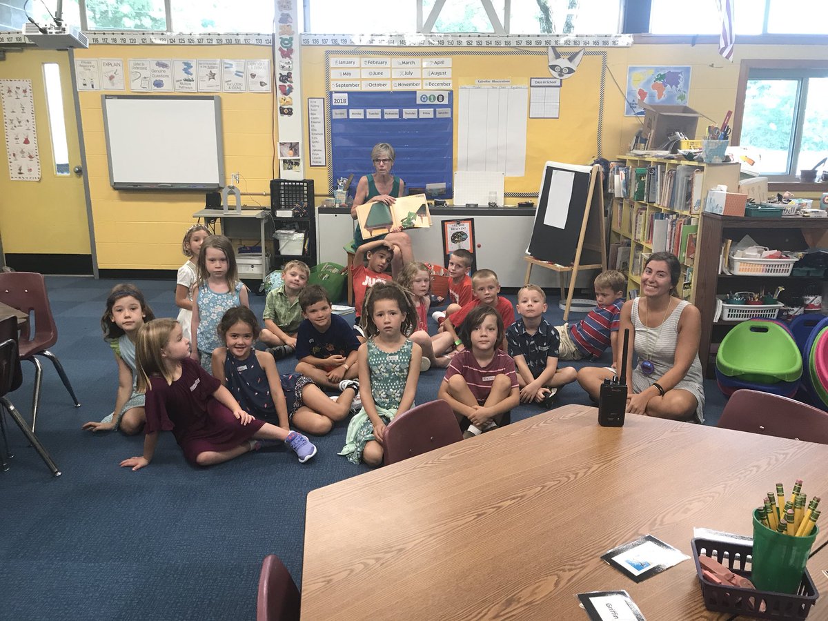 stephaniesvt's tweet photo. First grade is ready to read on the first day!
#cvsdvt #ccslearns #VTed https://t.co/woBilX6L9h