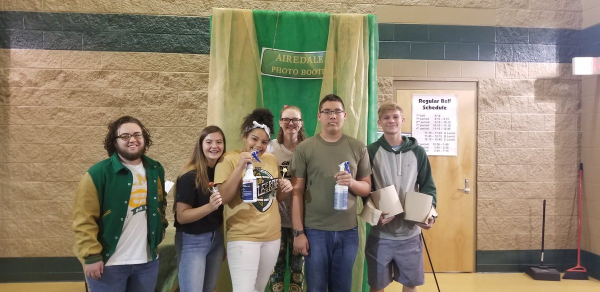 AlmaDECA's tweet photo. Best cleaning crew ever! #randomscenes #teamwork #SBE #ReadyForIt @AlmaSchools @ARCareerEd @ArkansasDECA @DECAInc https://t.co/G25sBCEHQ1