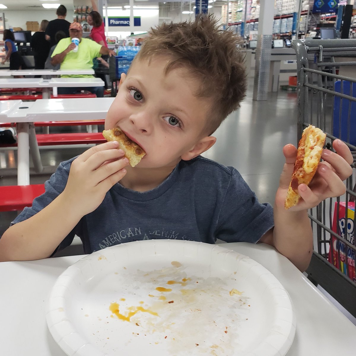 roynelsonmma's tweet photo. This is how I know he is mine. #2fisting #pizza #mma #bellyrubapprove https://t.co/CYAkQAeW2c