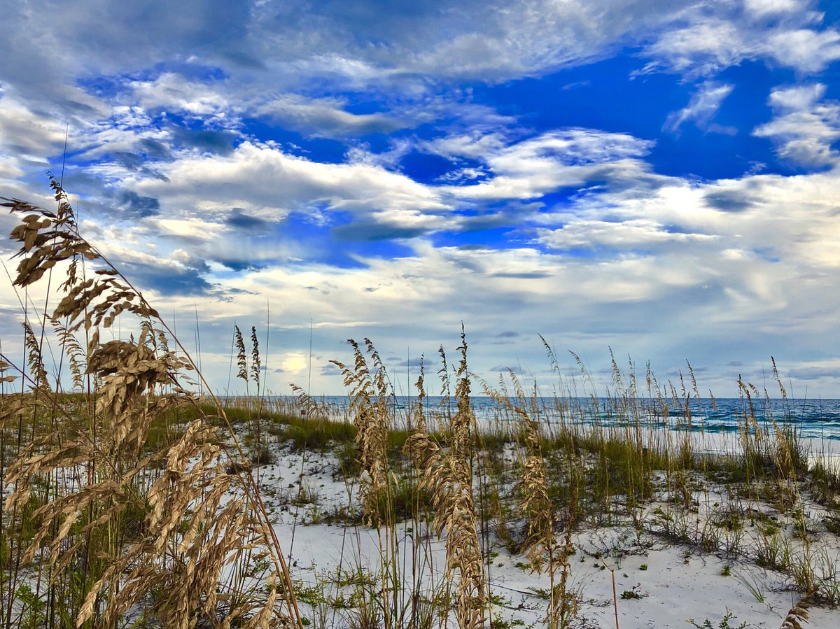 WEARAllenStrum's tweet photo. End of the day Wednesday over beautiful #PensacolaBeach, Florida. #allenstrum1 #NWAS18 #FloridaBeLike #FloridaWX https://t.co/L5EtdlMT07