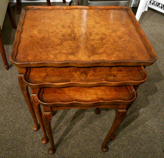 charmainesVic's tweet image. Beautiful set of three nesting tables, with burled walnut top.  A stunner for any room for only $349!

#shoplocalyyj  #antiquefurniture  #nestingtables