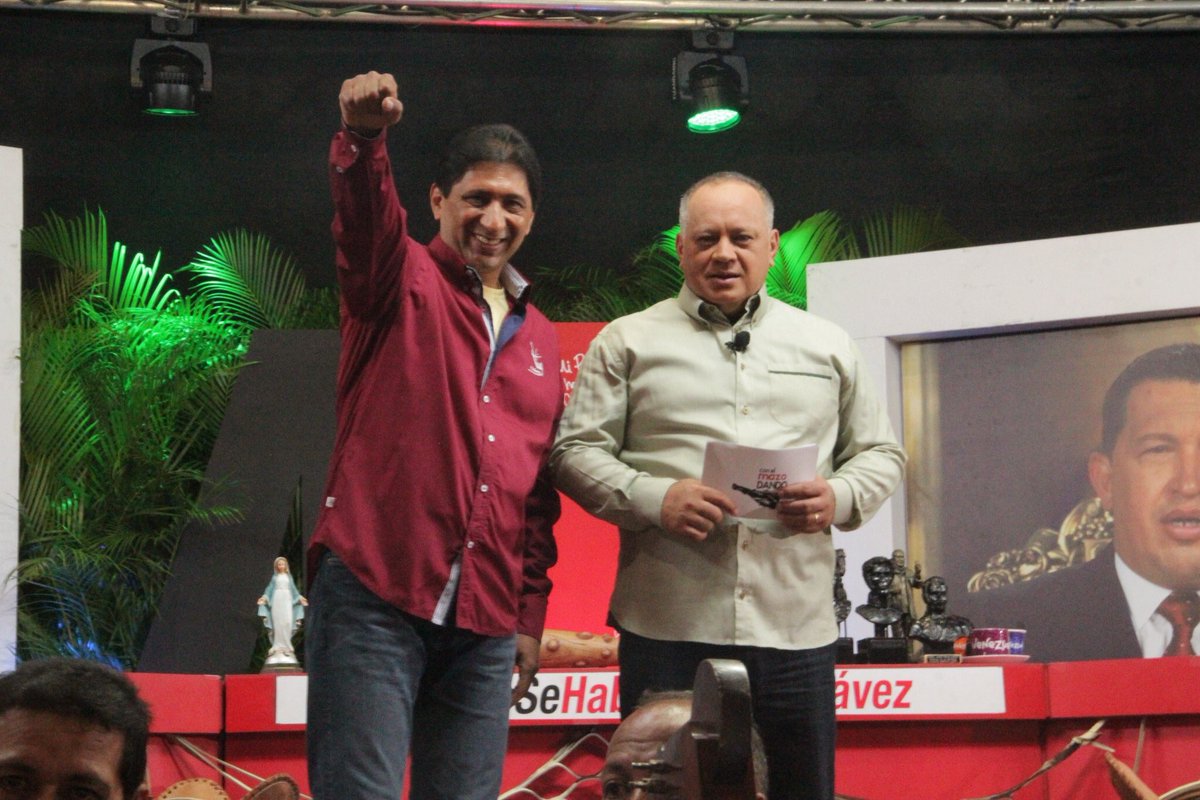 El pueblo Patriota no se pierde el programa #220 de <a href="/ConElMazoDando/">Con el Mazo Dando</a>, venciendo en la batalla comunicacional y llevando la verdad de Venezuela <a href="/dcabellor/">Diosdado Cabello R</a> #PuebloDeChávezEnBatalla