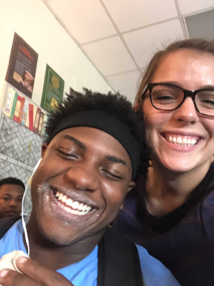 CamarotaRachel's tweet photo. In spite of a hard day, we had donuts. And we laughed. I am so stinking grateful to be a teacher. #CometsALLin #cometconnection https://t.co/YZeonp76sv