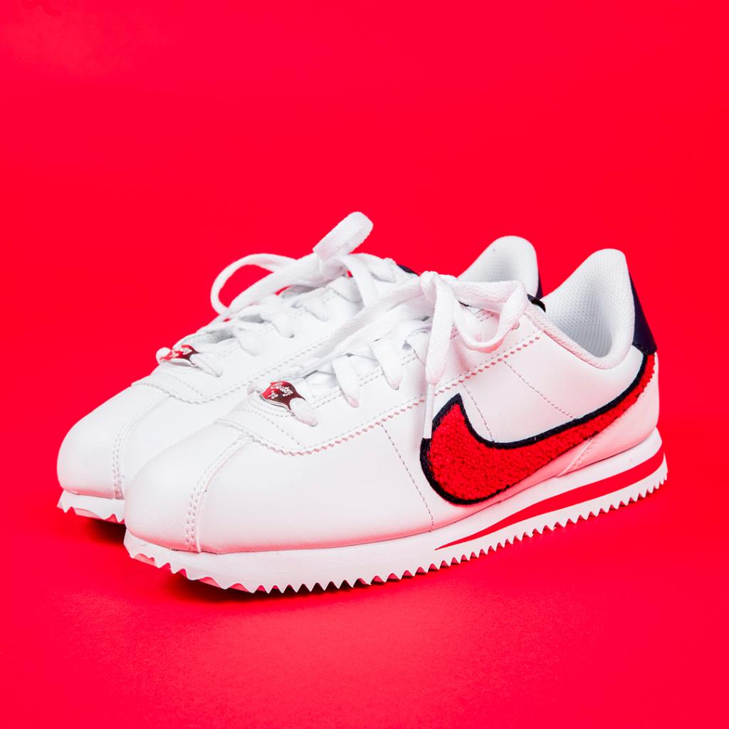 Uživatel Kids Foot Locker na Twitteru: „Scene-stealing. The #Nike Cortez  has arrived with a new chenille swoosh. Pick these up in stores and online  now! &gt; https://t.co/dHhZxsmIXS https://t.co/IPIQSMaF4i“ / Twitter