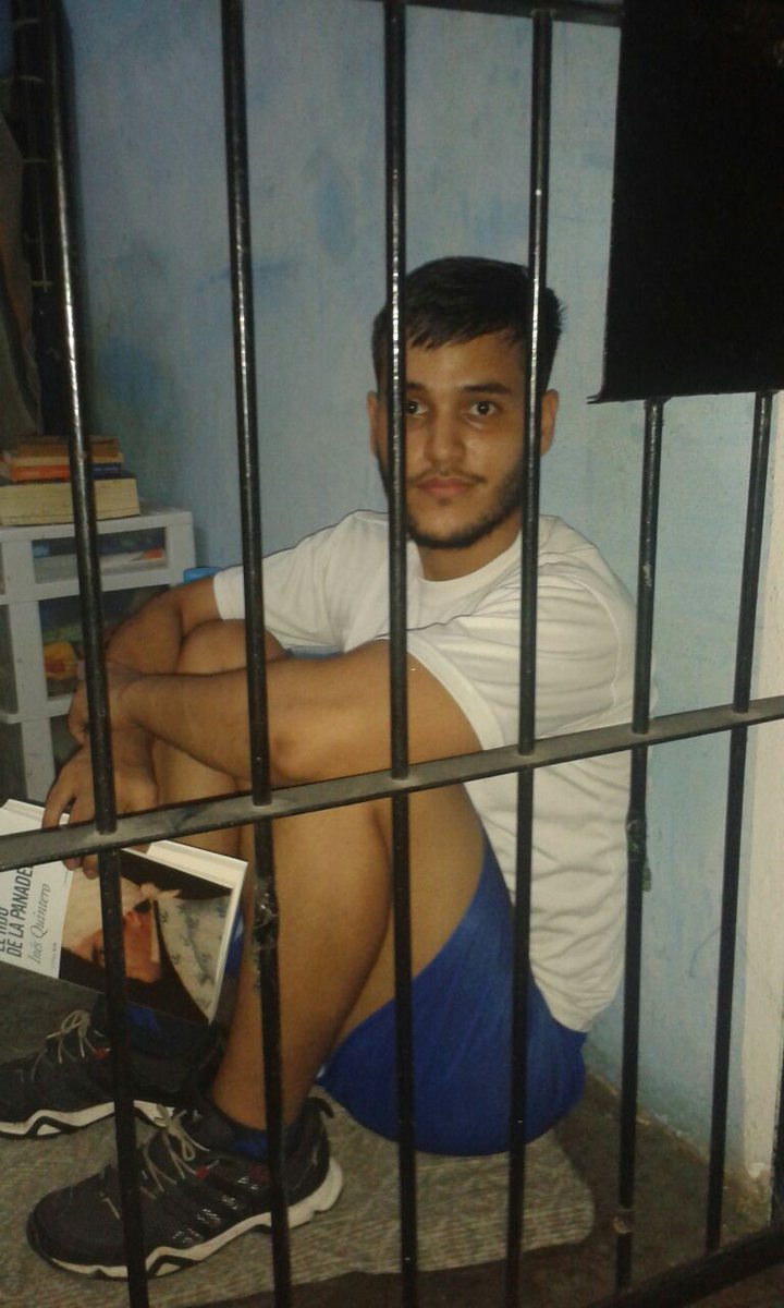 NixonLeal89's tweet photo. Recordar es vivir, es superarse, es enfrentar tus miedos, es corregir tus errores. Acá un fragmento de la #Tortura en #Venezuela #SebinHelicoide https://t.co/PrzSR6wTnx https://t.co/Us890dmOPT