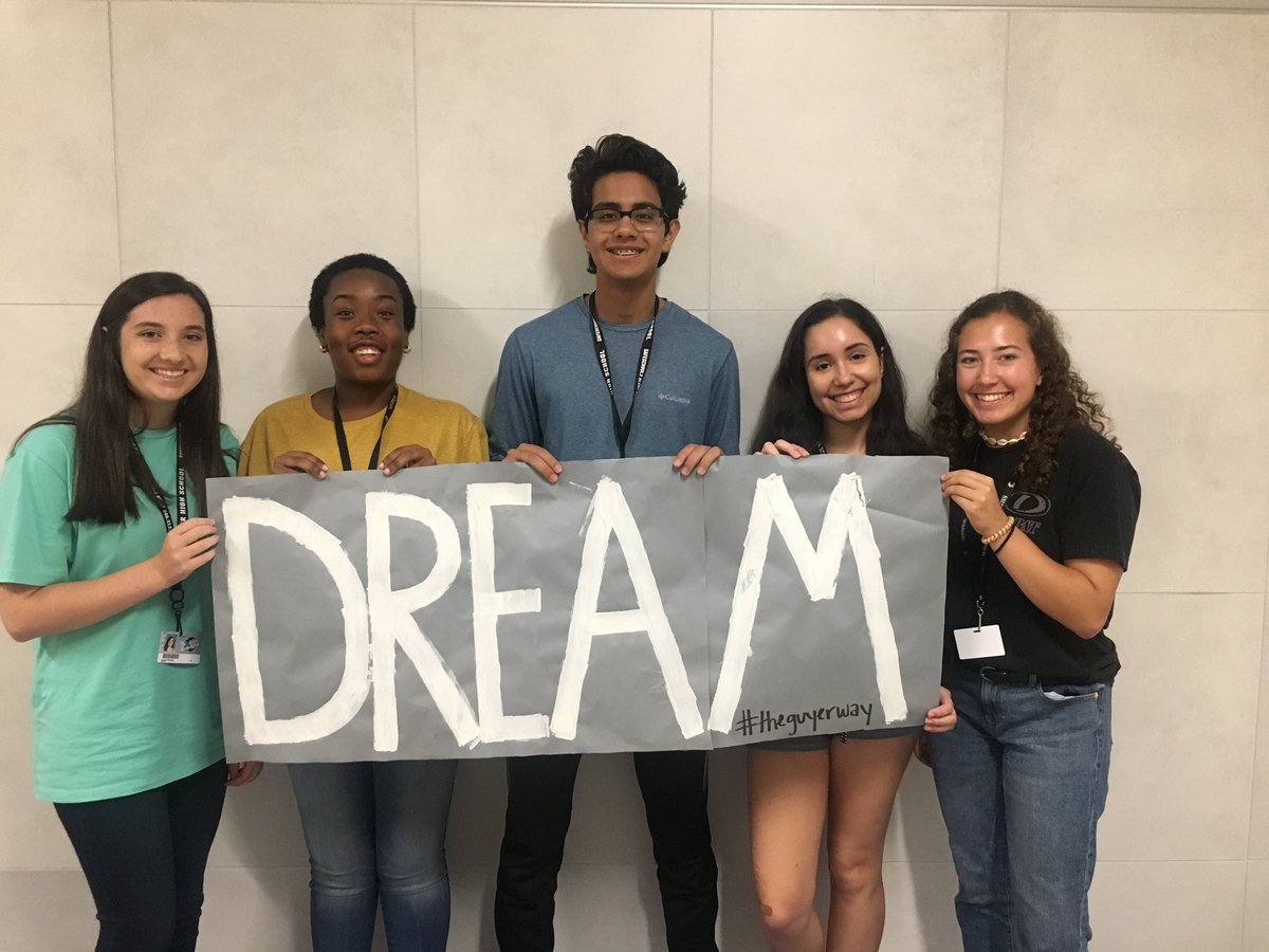 GuyerHSStuco's tweet image. Some of our STUCO members proudly presenting what #TheGuyerWay means to them! It’s always a great day to be a Wildcat💙 @dentonisd @GHSPrincipalSPP