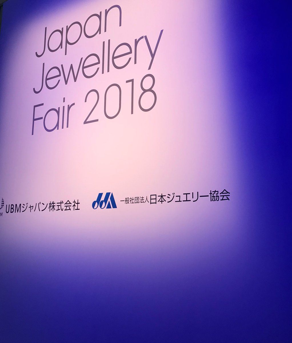 grunbergerdj's tweet photo. Japan Jewellery Fairのブライダルジュエリーファッションショーに、グランバーガー社製ティアラとエンゲージリングが桂由美のウェディングドレスとコーディネートされました！
#GrunbergerDiamonds ＃JapanJewelleryFair ＃ジャパンジュエリーフェア #グランバーガーダイヤモンズ https://t.co/7itte472e2