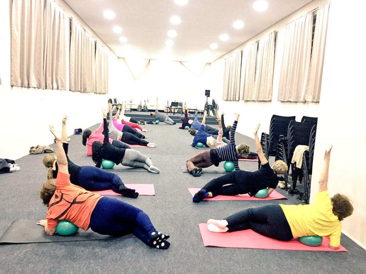 Mimacedoo's tweet photo. Jovens voluntários (OYiM) realizam cursos gratuitos em Espaço Mais Vida, na cidade de Santo Amaro/SP/Brasil. Um centro de influência que nasceu para levar saúde, bem-estar e salvação. #MétododeCristo @japaulistana @oyimdsa https://t.co/3BBecVkU0T