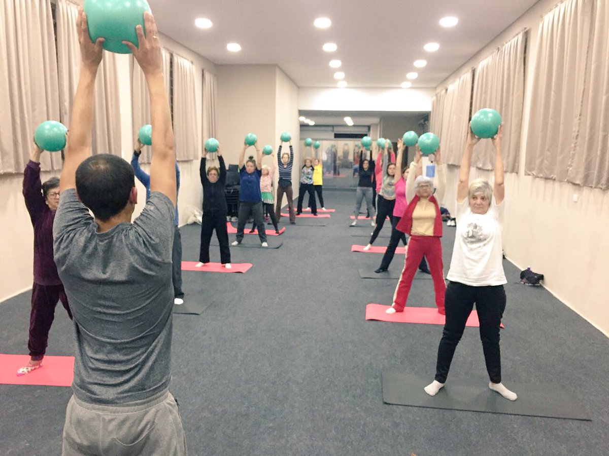 Mimacedoo's tweet photo. Jovens voluntários (OYiM) realizam cursos gratuitos em Espaço Mais Vida, na cidade de Santo Amaro/SP/Brasil. Um centro de influência que nasceu para levar saúde, bem-estar e salvação. #MétododeCristo @japaulistana @oyimdsa https://t.co/3BBecVkU0T