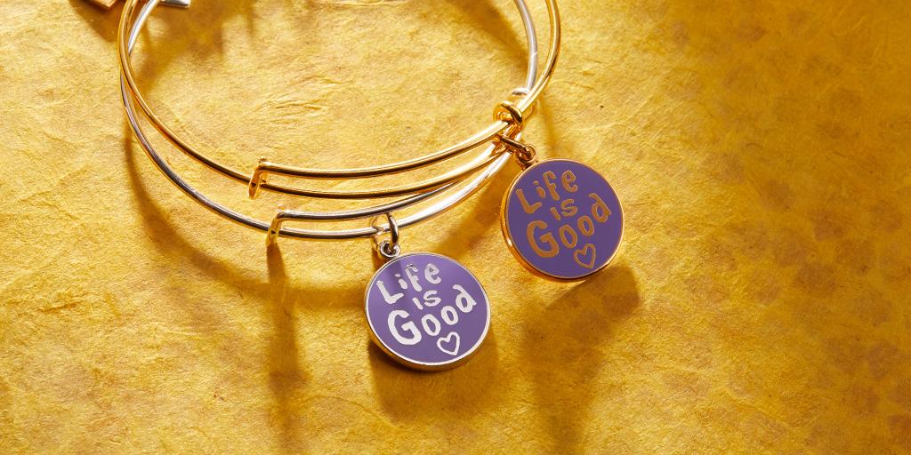 alexandani's tweet photo. What’s your #OnePositiveThought? Our #CHARITYBYDESIGN partner @Lifeisgood will donate $1 to the Life is Good Kids Foundation for every thought shared. Leave yours in our comments below and tag a friend to do the same. 🙌 #PositiveThinkingDay https://t.co/tarrgYMY2s #LIGKF https://t.co/Fmvf9hBnIo