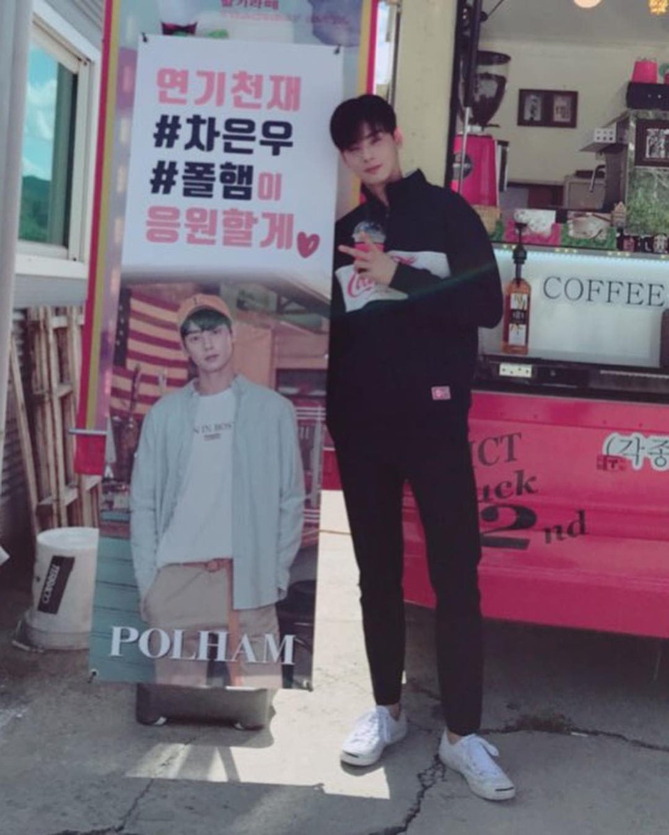 astrounitedph's tweet photo. [PIC] 180912 park_joonhee's IG Update with ASTRO's Cha Eunwoo + POLHAM Coffee Truck (1/2) 💜

#ASTRO #아스트로 #CHAEUNWOO #차은우 

- Aybwiing🐣♡ https://t.co/5injOvzVtV