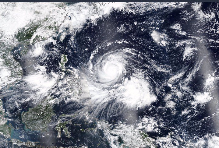 GetnewsbButk's tweet image. เตรียมตัวให้พร้อม
14-19 ก.ย. ไทย #ฝนตก สะสมและตกหนักบางพื้นที่ ทะเลมีคลื่นสูง  อิทธิพลจาก #พายุไต้ฝุ่นมังคุด ที่มีกำลังแรงเคลื่อนตัวเข้าสู่ฟิลิปปินส์ ไต้หวัน มาเก๊า ฮ่องกง และจีนตอนใต้ โดยคาดว่าจะรุนแรงสุดในรอบ หลาย 10 ปี
#น้ำท่วม #รถติด
ที่มา. กรมอุตุฯ Cr ภาพ. NASA