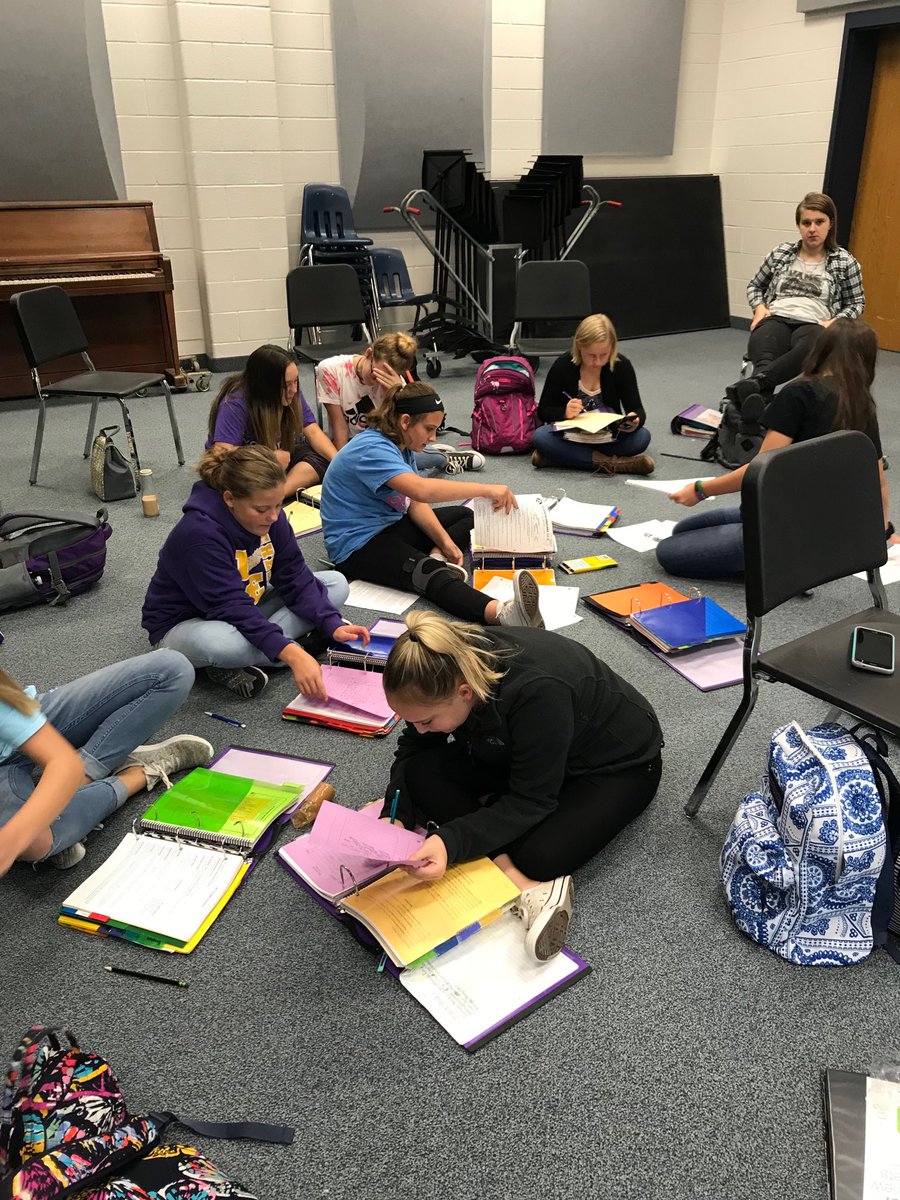 AmsChoir's tweet photo. When today is AVID binder check 🤣 #BridgesFam https://t.co/aIGvn563ge