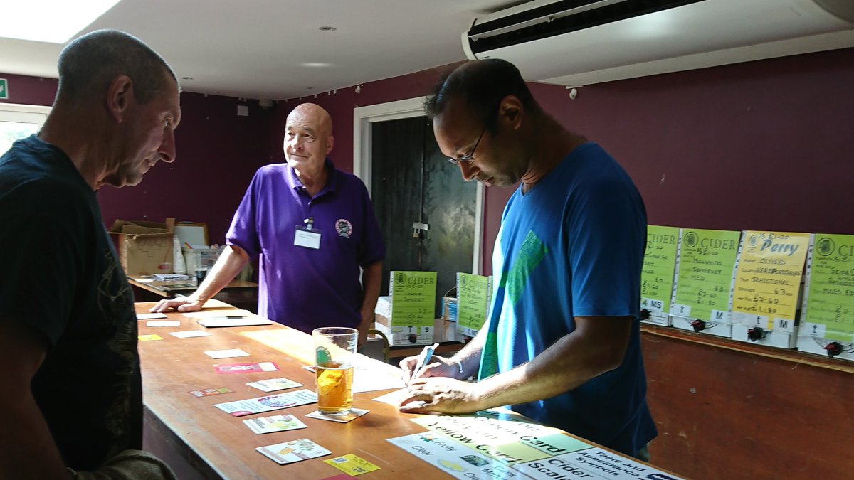 WandleBF's tweet photo. @WandleBF 2018's going well so far. Beer list:  https://t.co/vfuWJxcWKN The volunteer staff are friendly 😉 https://t.co/6lmRwnKtBj