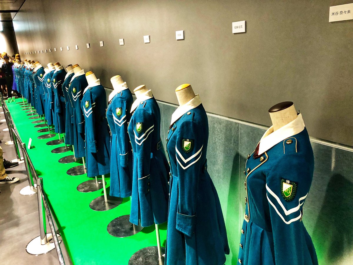 ট ইট র もと サイマジョ衣装の展示はサイマジョのポジション順 ねるで並べられてます 遮るものが何もないので臨場感がすごく またメンバー同士で比べることもできます 渋谷ストリーム開業記念イベント サイレントマジョリティー