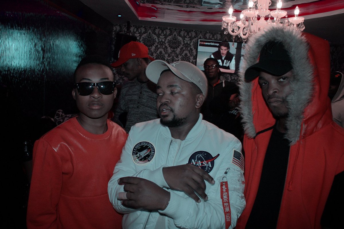 Snapino97's tweet photo. #Banger Single On:
https://t.co/2UHE2zOXJP
For Bookings thathaent@gmail.com: 0626103163/0736222439 https://t.co/WQZm1VAyV1
@Official_Lezz
@THATHAENTERTAIN
@DirtyLolli
#SnapLezz
#Dirty
#TVKI3GTV
#slikouronlife https://t.co/U6sMm9LowV