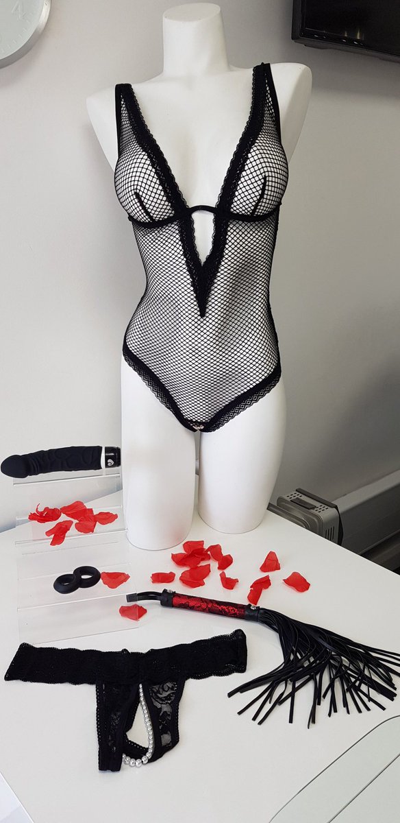 Another beautiful selection of @Lovehoney products at UK Head Office reception worth shouting about! A flawless fishnet body accompanied with cheeky products to get your pulse racing 😉😋 Shout out to Becky for her creativity🏆
#unleashyourdarkside #wedontjudge #sexualhappiness