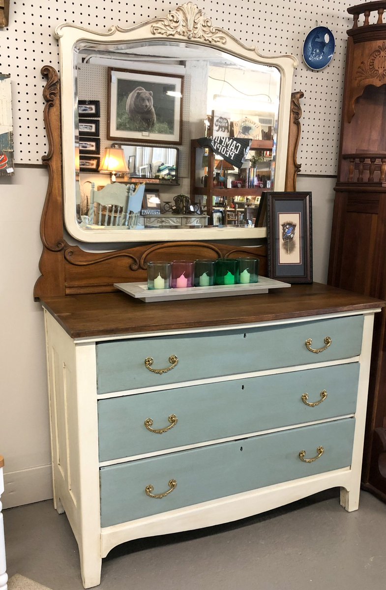 Update the pieces you already own with Louisville Mercantile's #customfurniturepainting! Our services includes two layers of paint, distressing and a protective finish. 🎨