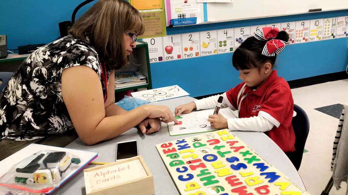 Ocamac8's tweet photo. The best ESL teacher working with our student! @HseElPaso https://t.co/nLbCycL88S