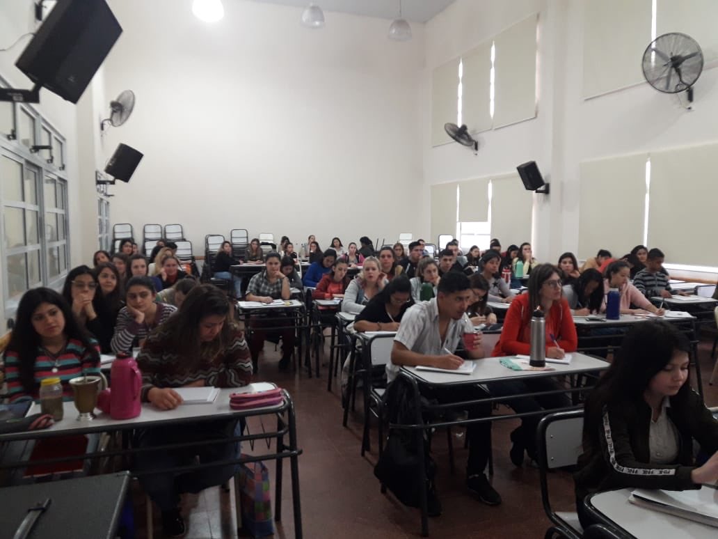 mariluleverberg's tweet photo. #IDFD Normal 4 #Oberá trabajando con normalidad en el curso introductorio #Carrerasdocentes los jovenes encuentran su oportunidad en la escuela pública y gratuita! @udpm_misiones https://t.co/ImxjBg6Hah