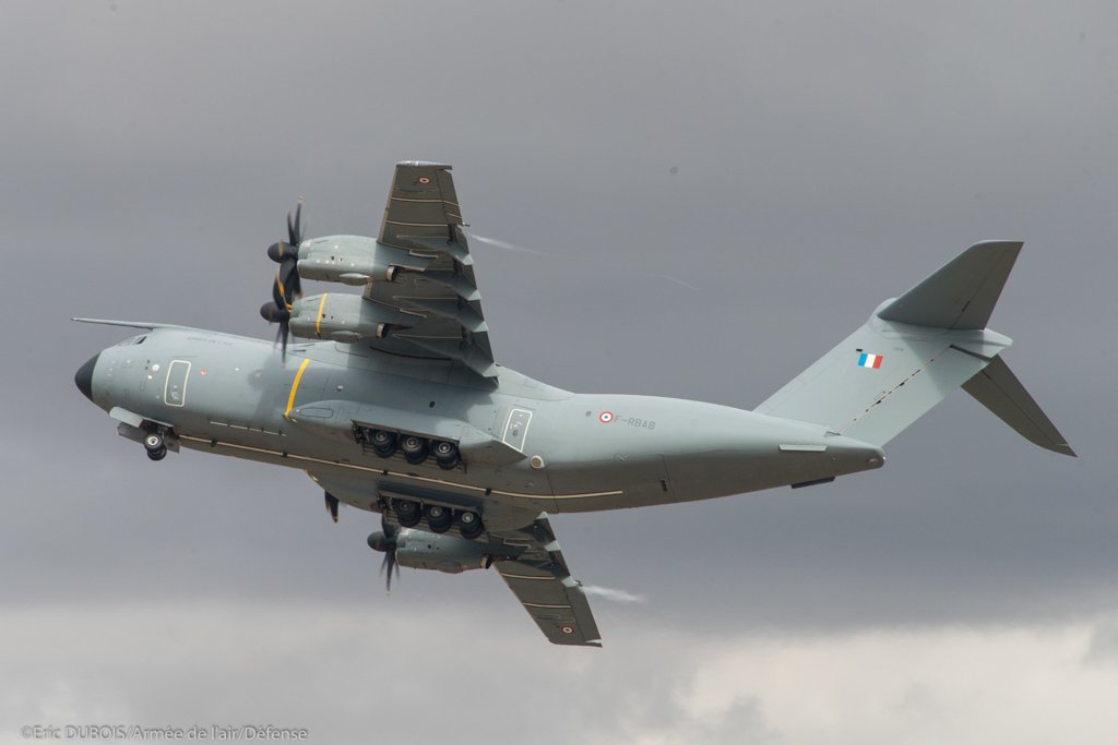 🙃 oups... Tous ces 0 et ces 1 nous ont donné le tournis !
Bravo à l'#A400M et ses équipages qui ont franchi la barre des 10 000 heures de vol ✈️🎉
➡️ defense.gouv.fr/air/actus-air/…