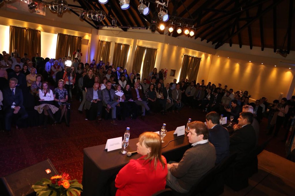 marilinahf's tweet photo. Gran inicio del #ForoCameRioGrande “LasPymesFueguinas: Un futuro posible” @DiegoNavarroTDF @redcame @CAMEMujeres @RioGrandeSP @gerardodbeltran @BeatrizTourn @jabereciartua @SebastianBel https://t.co/ZOkcah9NCx