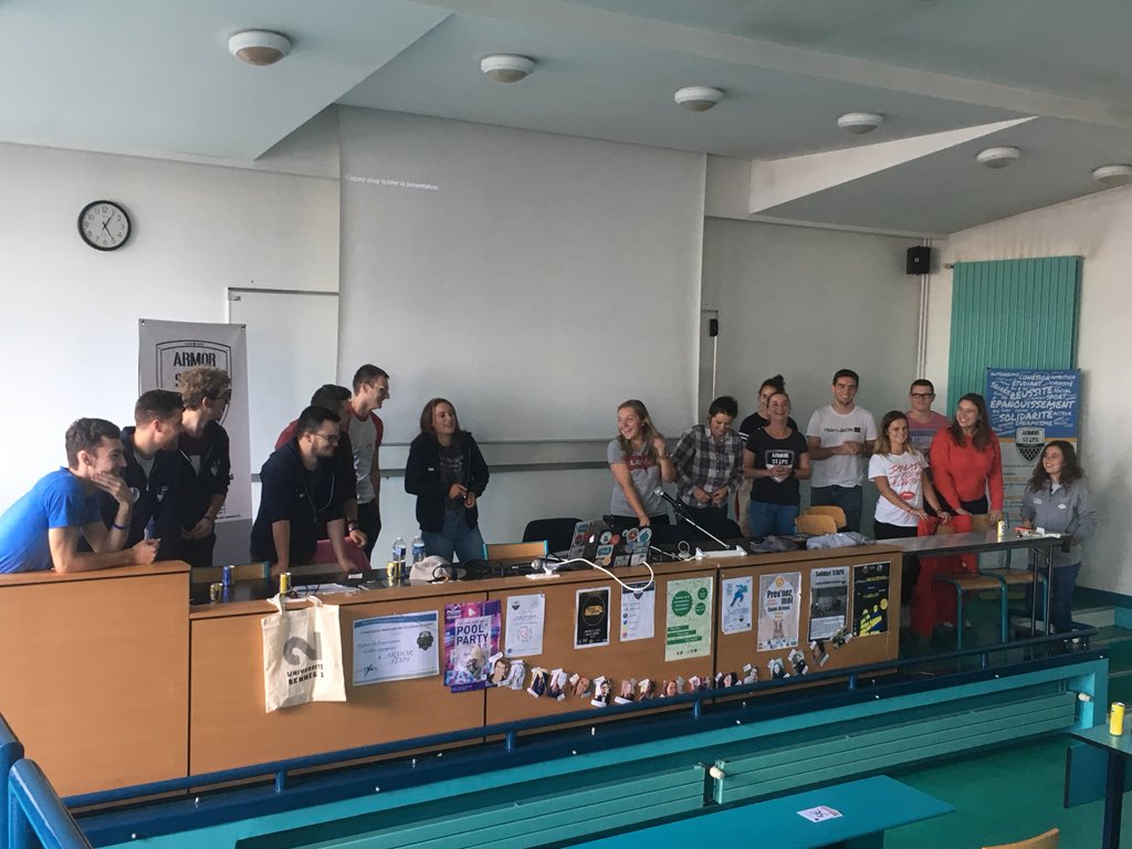 BaptRomero's tweet photo. Élection du nouveau bureau d’@ArmorSTAPS à l’unanimité !!! Félicitations @DreauGwenaelle et bon courage pour cette super année qui t’attend ⚡️ https://t.co/FPmlPNs5IT