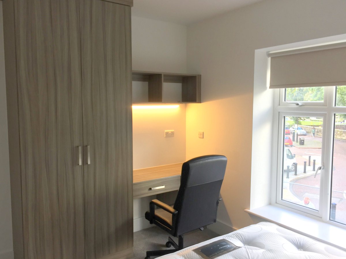 REDUCED PRICE - WE STILL HAVE ROOMS AVAILABLE FOR 2018/19 

Simply call the office on 01248 35 35 44 

#studentaccomodation #bangoruni #bangor #mybangor #lastminute