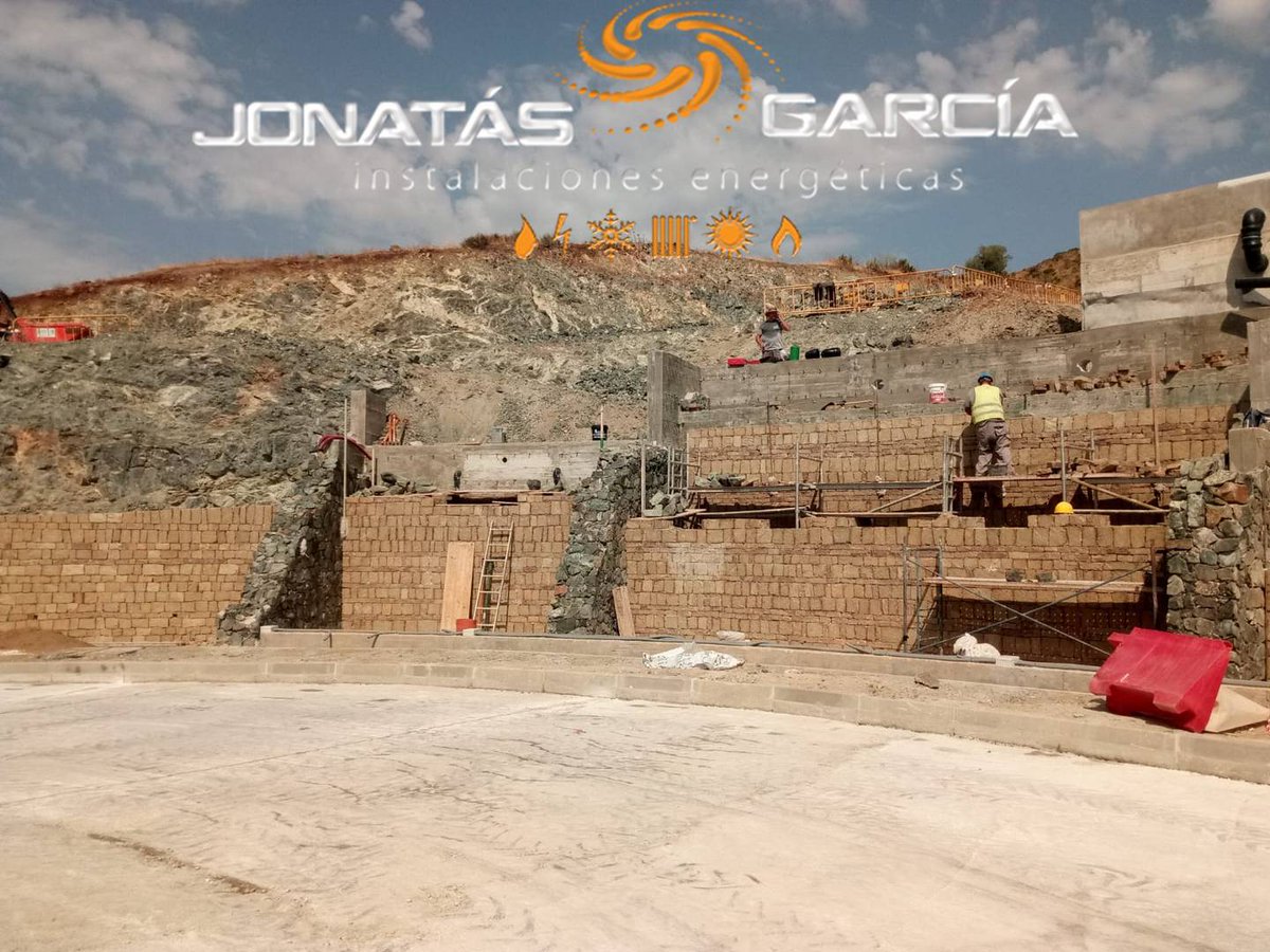 jonatasing's tweet image. Así se encuentran las fuentes y cascadas del complejo residencial Real de la Quinta (#Marbella). Estamos realizando tareas de #fontanería, #electricidad e #iluminación. Cuente con nosotros para trabajos de #climatización, #calefacción, #gas, #gasoil, #gasoleo, ... 654068159