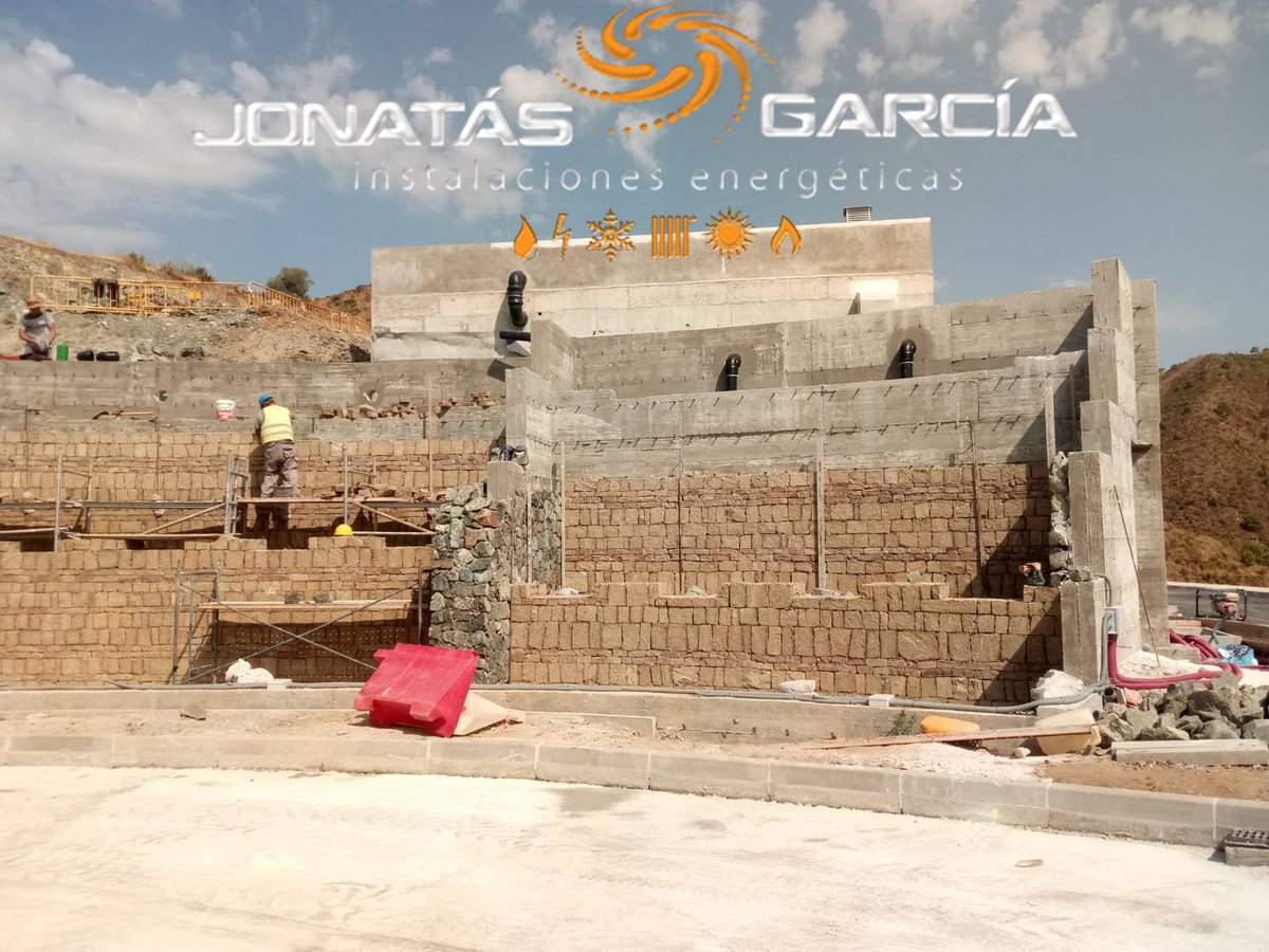 jonatasing's tweet image. Así se encuentran las fuentes y cascadas del complejo residencial Real de la Quinta (#Marbella). Estamos realizando tareas de #fontanería, #electricidad e #iluminación. Cuente con nosotros para trabajos de #climatización, #calefacción, #gas, #gasoil, #gasoleo, ... 654068159