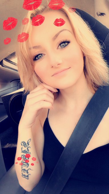 Blonde once again after my photoshoot ? https://t.co/WzCLd636Bw