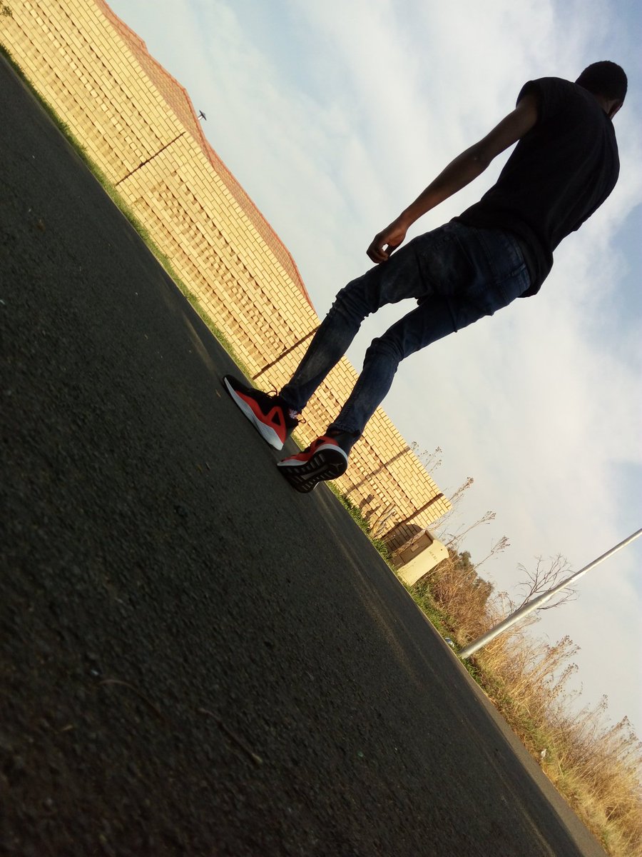 DeejayLarhSnaro's tweet photo. Jays on my feet https://t.co/tOZ8GLV4oA