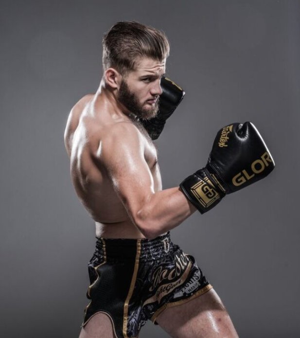 suggysgym's tweet image. Counting down to GLORY 58 #3 and it's #BackToWorkWednesday as @Badboybailey19 gets in front of the camera for the official photoshoot... wp.me/p5Lk4k-eZ