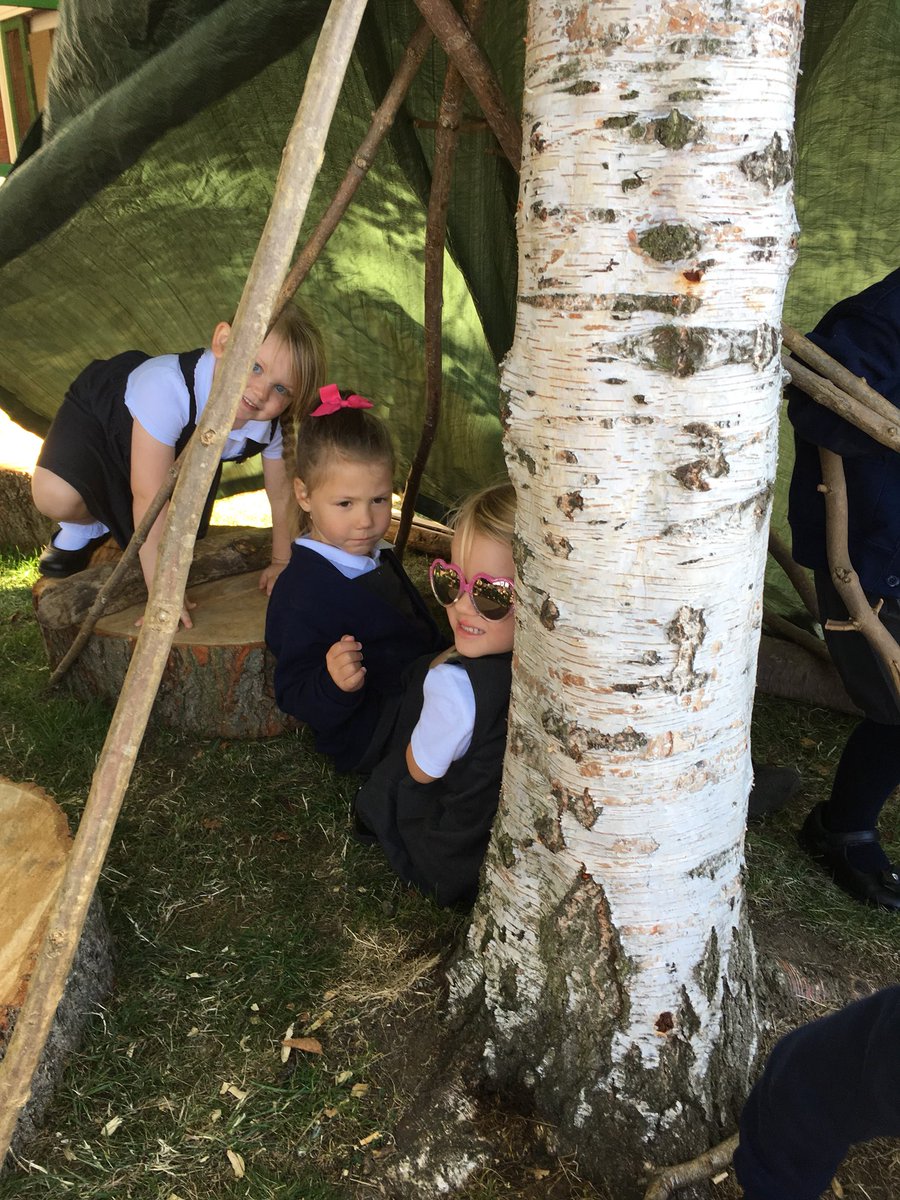 hannahkirk84's tweet image. We have been so busy building a den for George the dog in our story to stay safe in. We were really absorbed and collaborated #absorbed #colloborating #forestschools #eyfs 😊